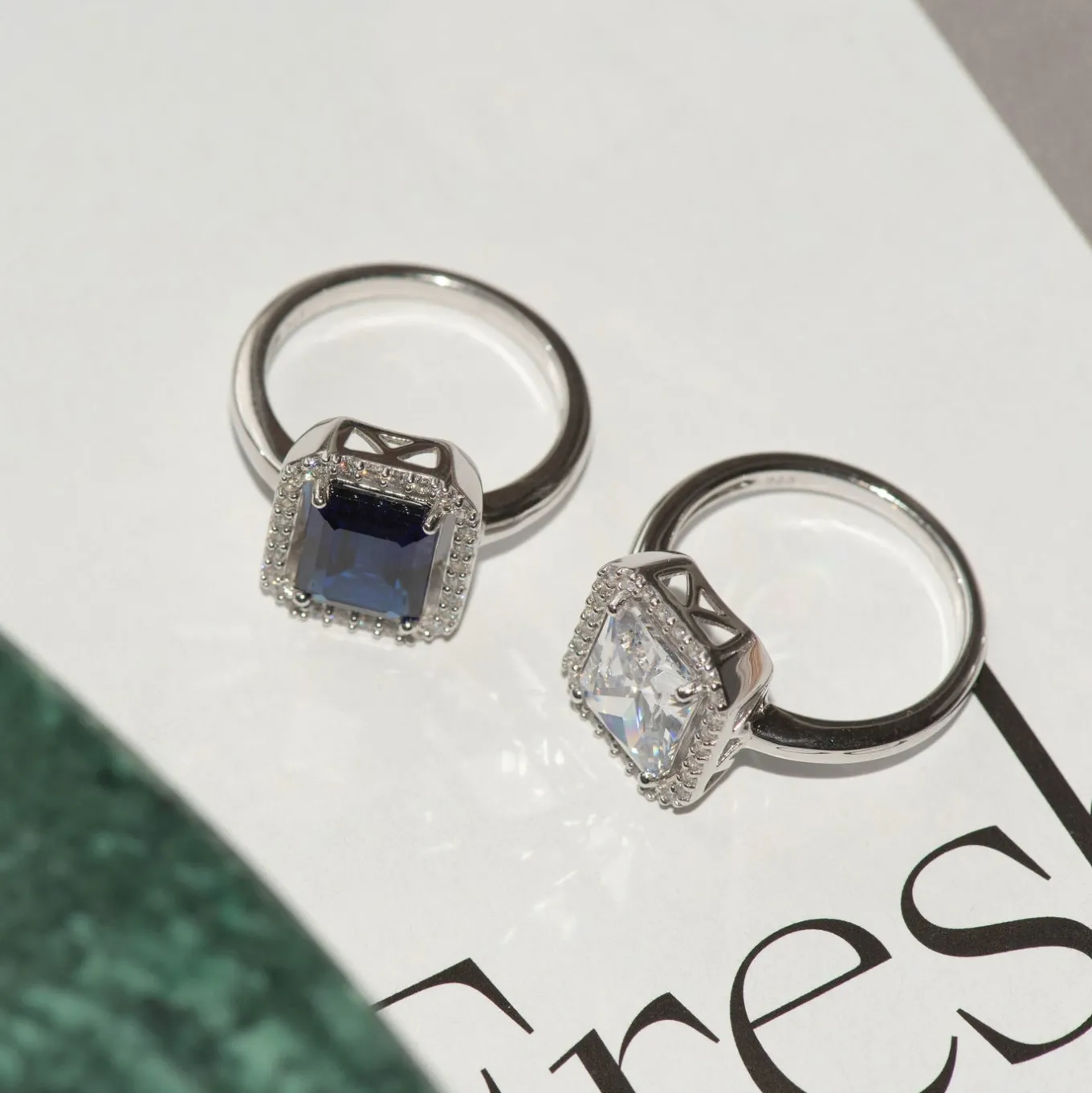 mia_colore_azure_ring_aus_4.webp Mia Colore Azure Ring aus 925er Sterlingsilber mit blauem Zirkoniastein