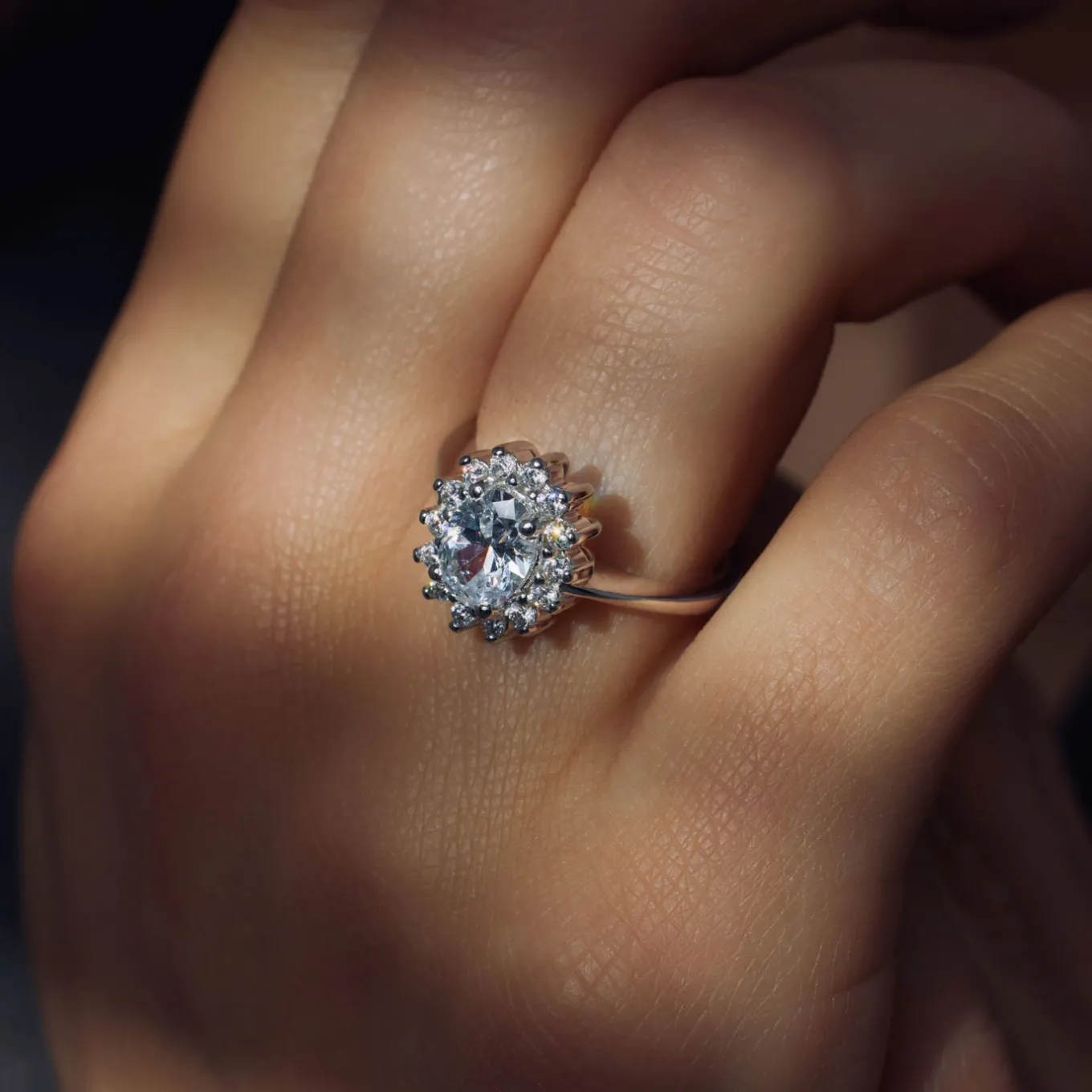 mia_colore_bianca_ring_au_1-1.webp Mia Colore Bianca Ring aus 925er Sterlingsilber mit Zirkoniastein