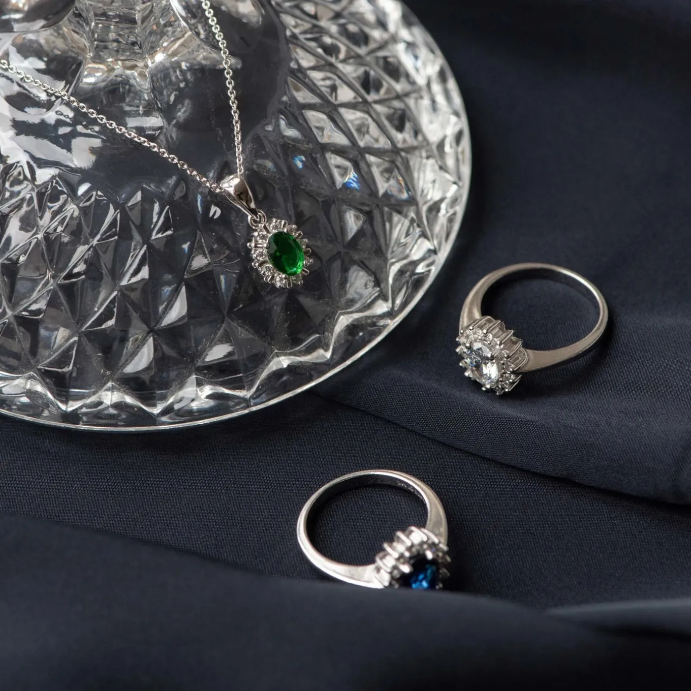 mia_colore_bianca_ring_au_4-1.webp Mia Colore Bianca Ring aus 925er Sterlingsilber mit Zirkoniastein